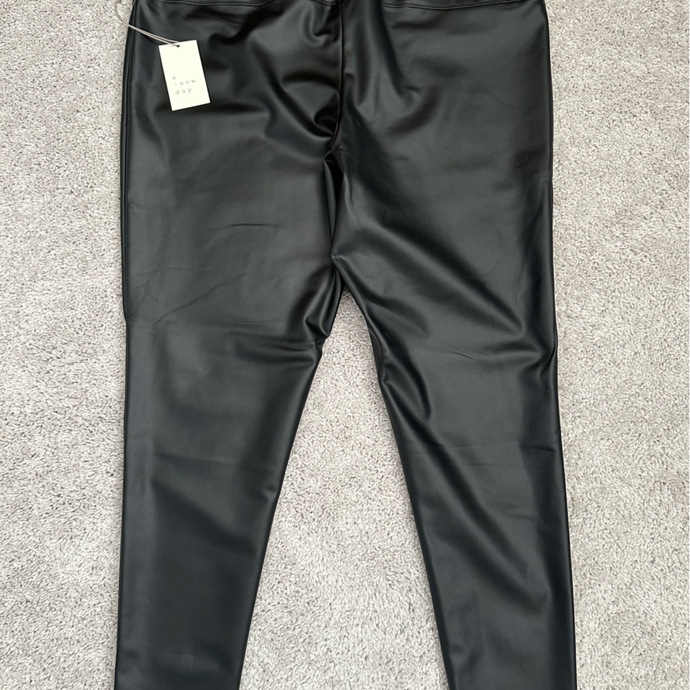 NWT FAUX LEATHER BLACK LEGGING EXCELLENT QUALITY LOOK GREAT ON MACHINE WASH